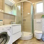 Charming Marin, 30 Meters From The Beach, Pool Heated, Split-trogir Area Seget Vranjica