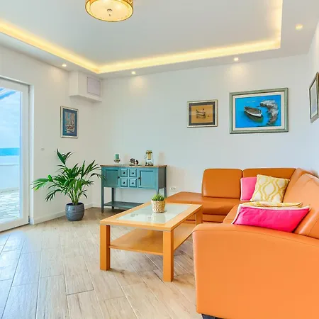 Βίλα Charming Marin, 30 Meters From The Beach, Pool Heated, Split-trogir Area