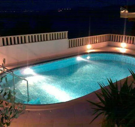 Charming Marin, 30 Meters From The Beach, Pool Heated, Split-trogir Area Villa