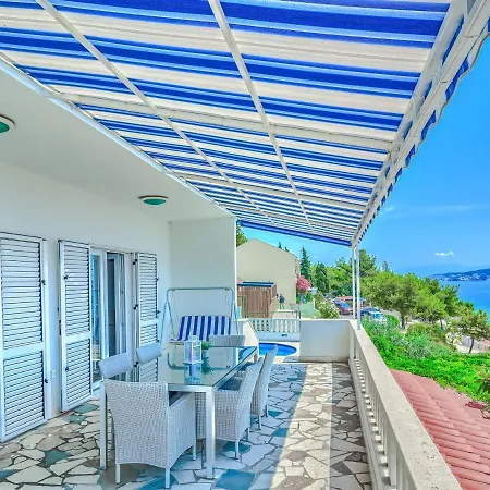 Charming Marin, 30 Meters From The Beach, Pool Heated, Split-trogir Area Villa *