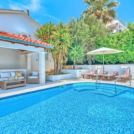 Charming Marin, 30 Meters From The Beach, Pool Heated, Split-trogir Area Villa *