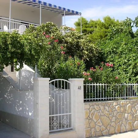Charming Marin, 30 Meters From The Beach, Pool Heated, Split-trogir Area