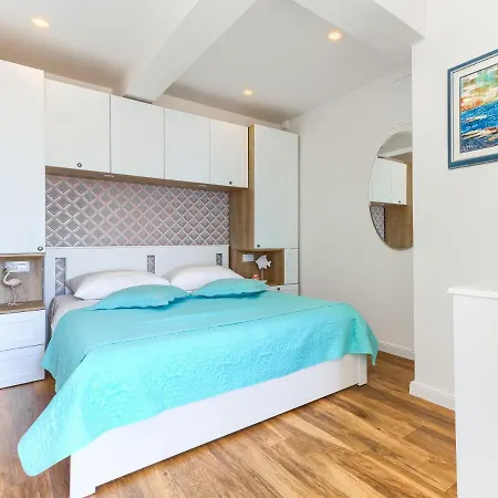 Villa Charming Marin, 30 Meters From The Beach, Pool Heated, Split-trogir Area