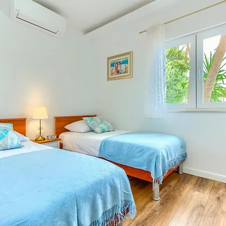 Charming Marin, 30 Meters From The Beach, Pool Heated, Split-trogir Area Βίλα *